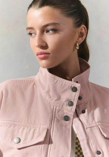 Куртка с накладнымит карманами