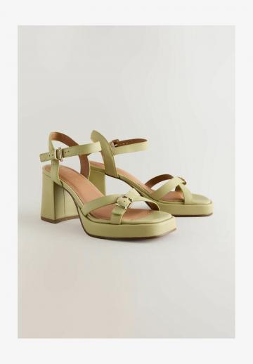 Босоножки на платформе