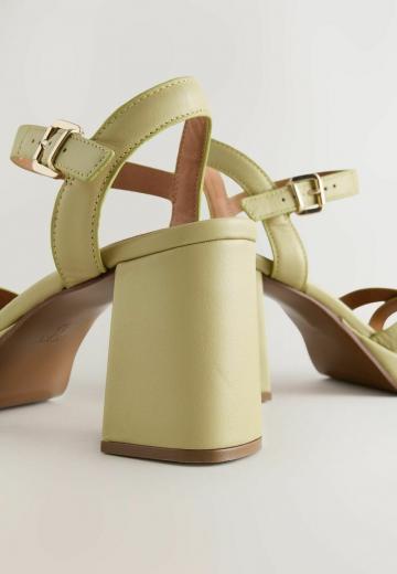 Босоножки на платформе