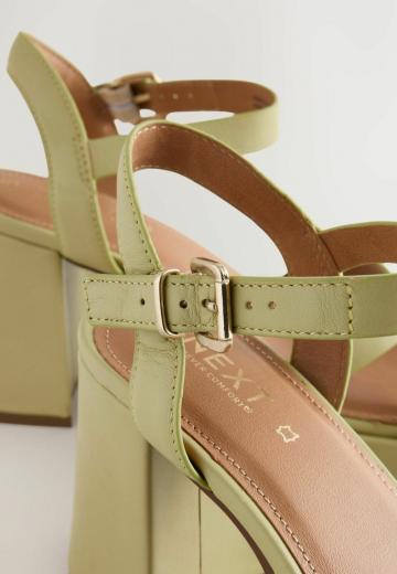 Босоножки на платформе