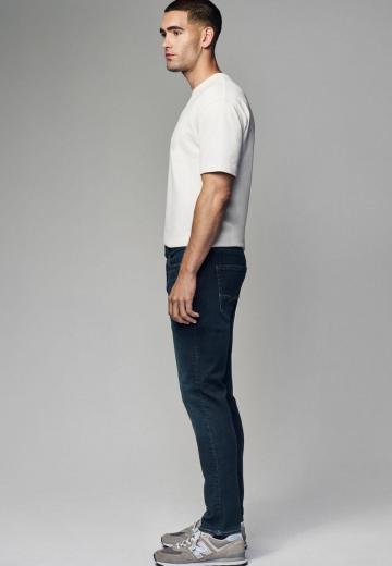 Узкие джинсы