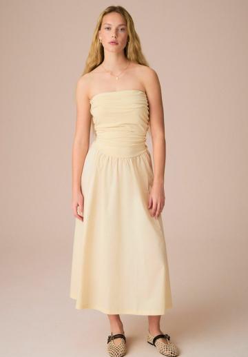 Платье без бретелек