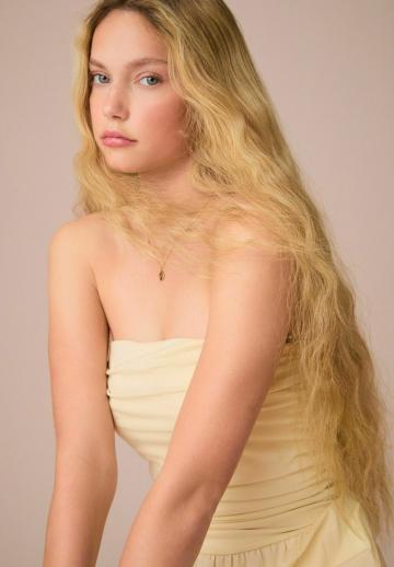 Платье без бретелек