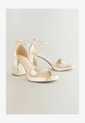 Босоножки на платформе