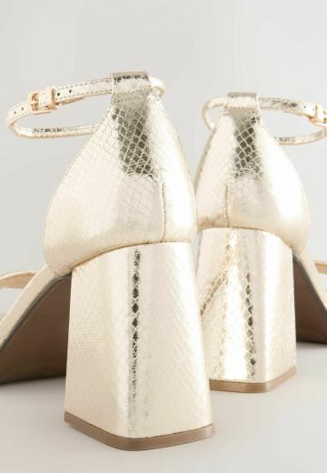 Босоножки на платформе