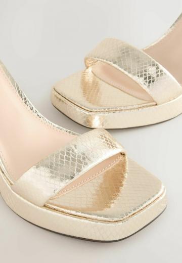 Босоножки на платформе