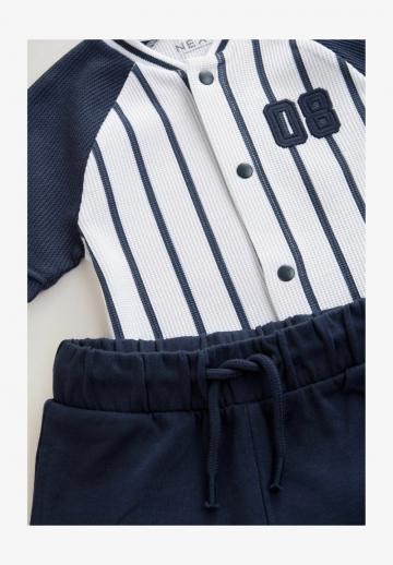 Спортивные шорты