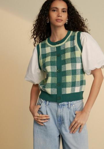 Вязаный жилет