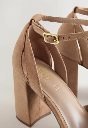 Туфли с ремешком