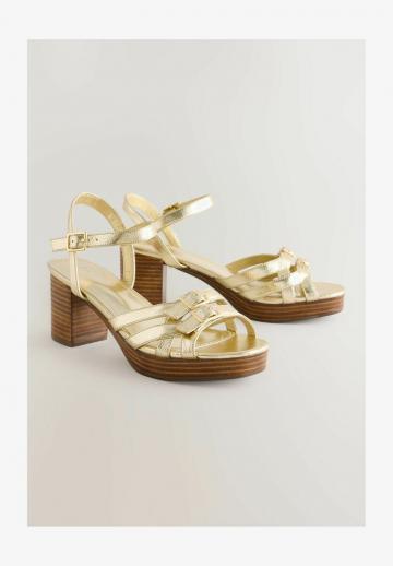 Босоножки на платформе