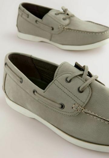 Ботинки на шнуровке