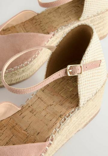 Туфли на танкетке