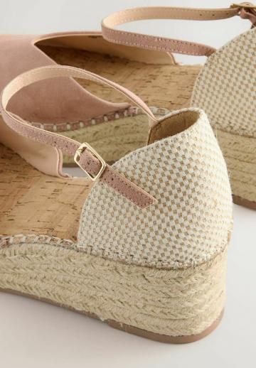 Туфли на танкетке