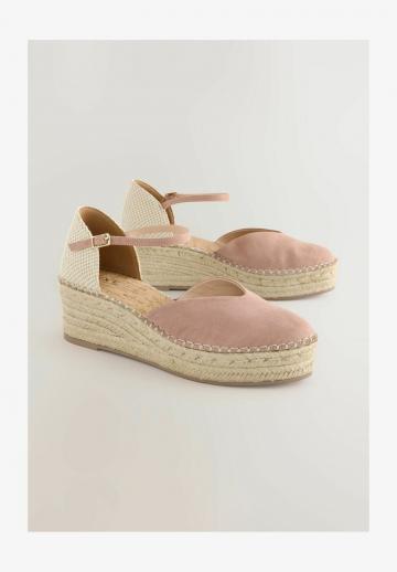 Туфли на танкетке