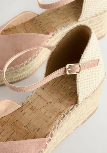 Туфли на танкетке