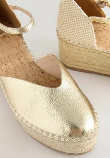 Туфли на танкетке