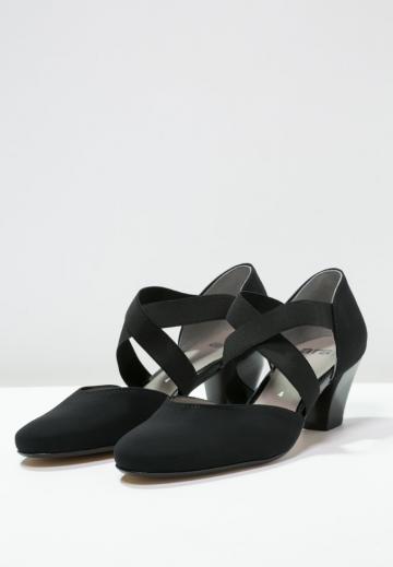 Туфли с ремешком