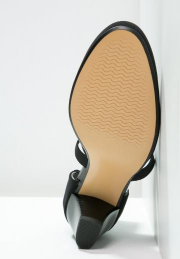 Туфли с ремешком