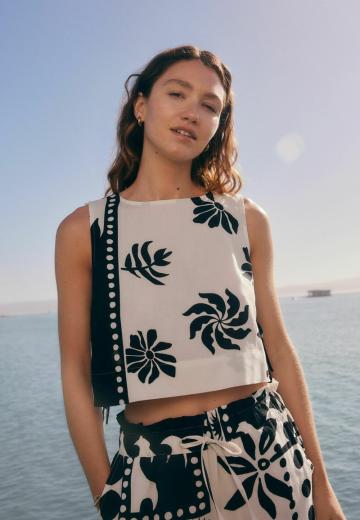 Блузка без рукавов