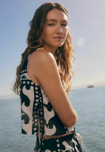 Блузка без рукавов