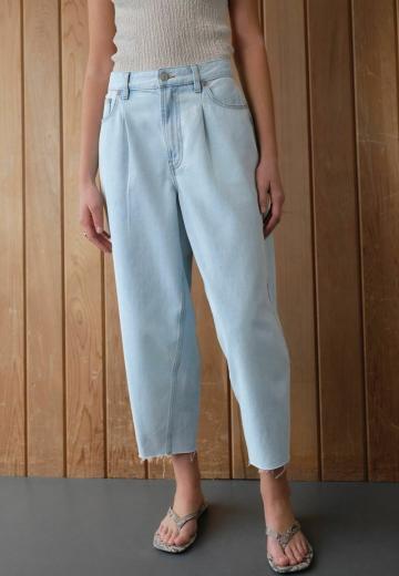 Короткие джинсы