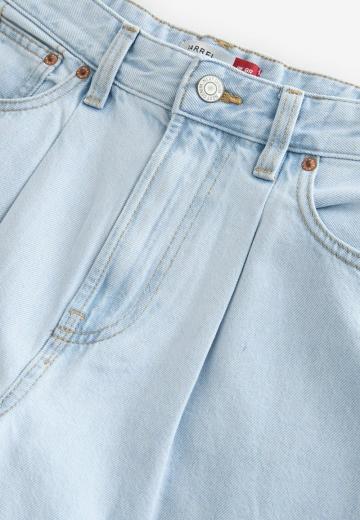 Короткие джинсы