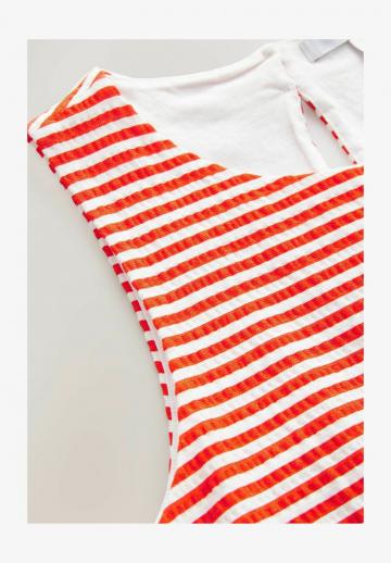 Блузка без рукавов