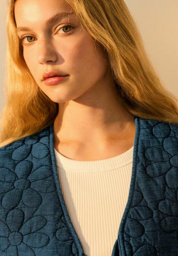 Джинсовая жилетка