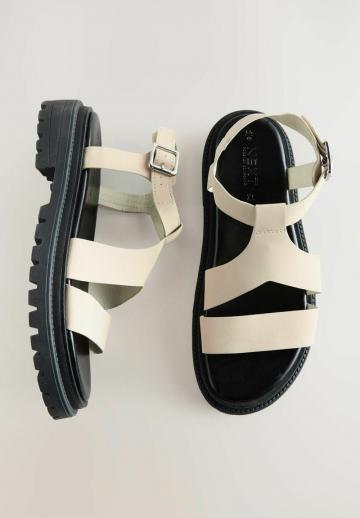 Босоножки на платформе