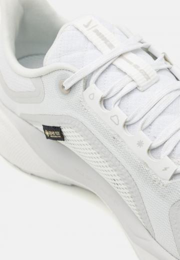 Беговые кроссовки