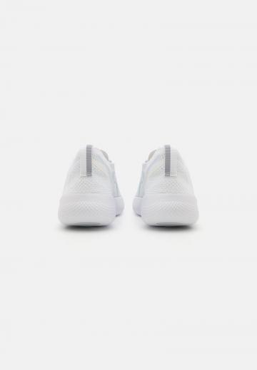 Тренировочные кроссовки