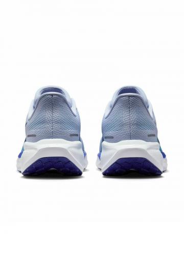 Походные кроссовки