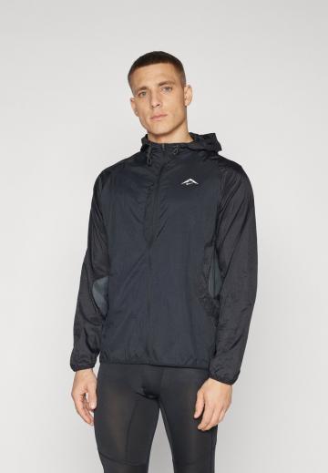 Спортивная куртка