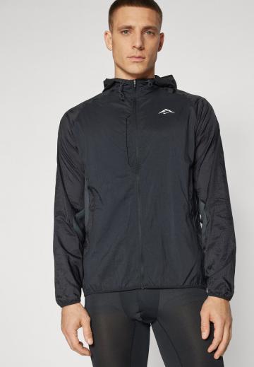 Спортивная куртка