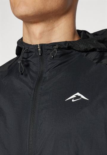 Спортивная куртка