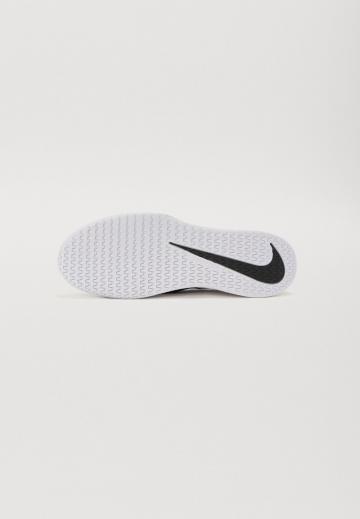 Теннисные кроссовки