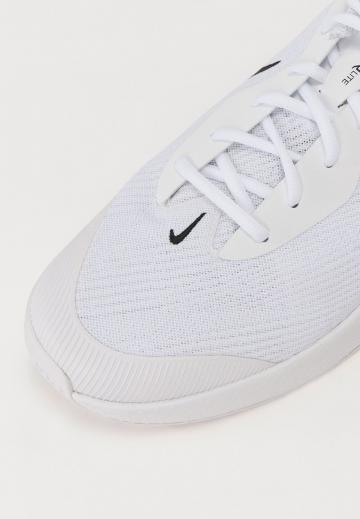 Теннисные кроссовки