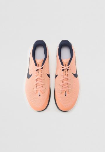 Теннисные кроссовки