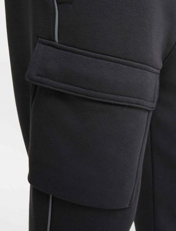 Брюки с накладными карманами