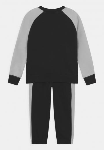 Набор одежды