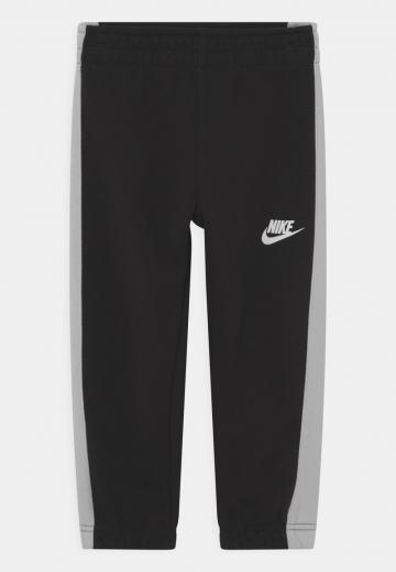 Набор одежды