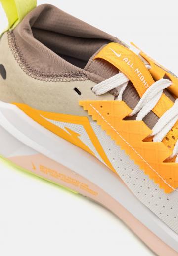 Беговые кроссовки