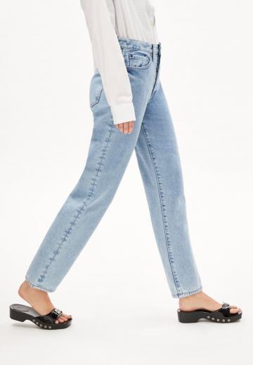 Прямые джинсы