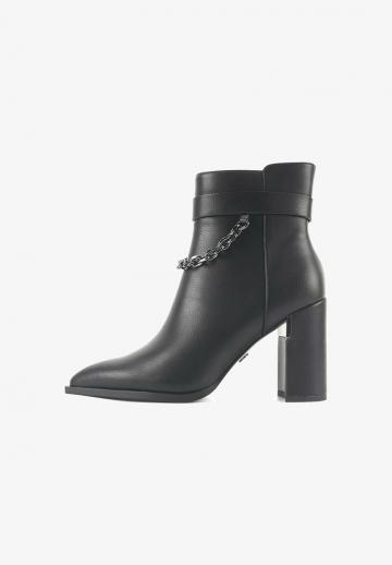 Полусапожки на высоком каблуке