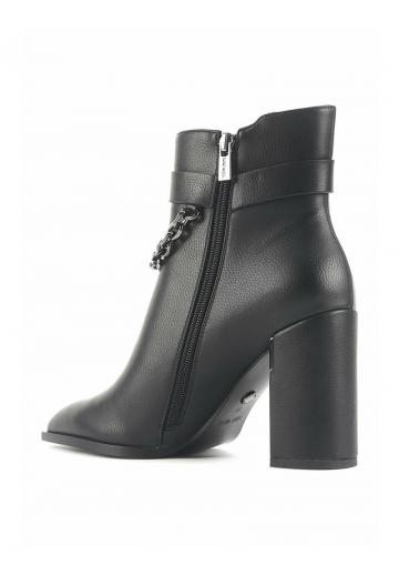 Полусапожки на высоком каблуке