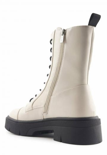 Ботинки на шнуровке