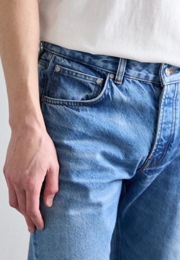 Прямые джинсы