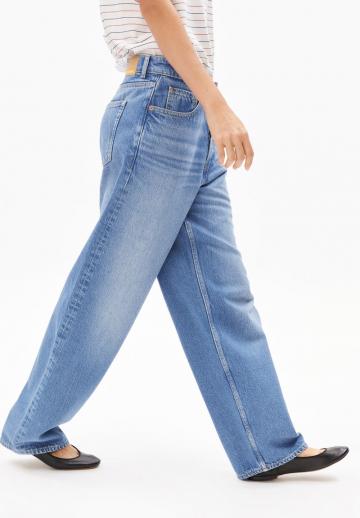 Клешеные джинсы