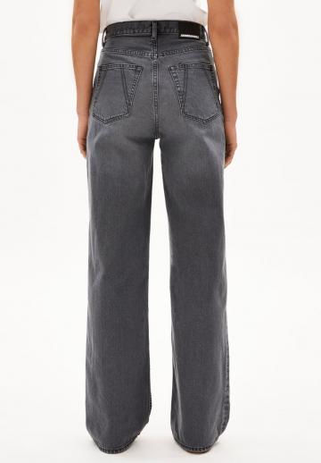 Клешеные джинсы