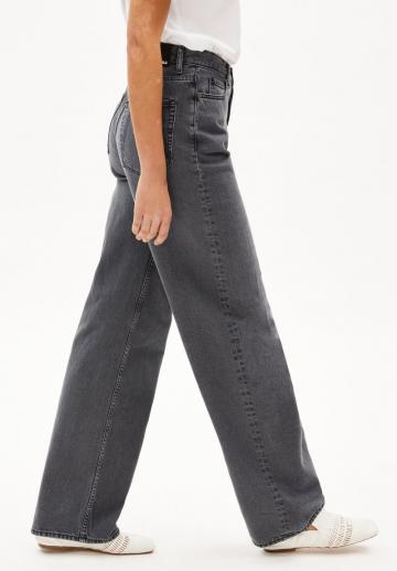 Клешеные джинсы